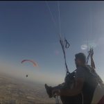 آسمان تهران و لذت پرواز با پاراگلایدر